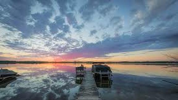 Sunset at a Minnesotan lake. 