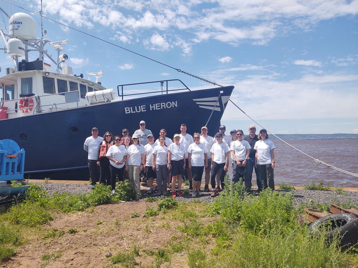 Group photo of the participants from the 2022 Great Lakes Sea Grant Superior Shipboard Science Workshop standing in front the of the Research Vessel Blue Heron.